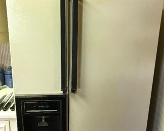 Refrigerator with Ice Maker