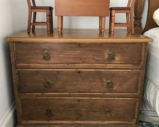 COUNTRY PINE CHESTS WITH KING PINE BED 