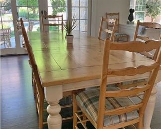 LILLIAN AUGUST HARVEST TABLE AND 8 CHAIRS. IN BEAUTIFUL CONDITION. AS SHOWN 96 BY 42 . IT HAS 24" REMOVABLE LEAF IN IT ! 