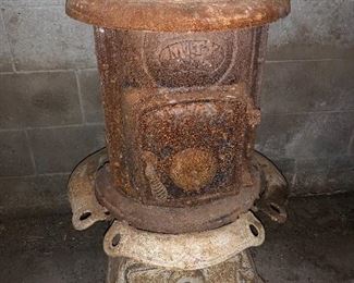 Antique Mity Oak 117 pot belly stove