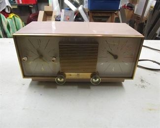 Vintage Zenith Tube Clock Radio