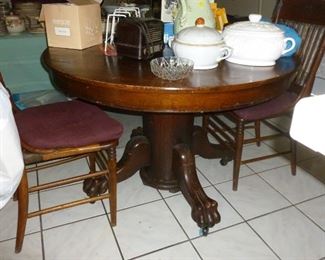 Old Round Table w/huge Ball & Claw Feet