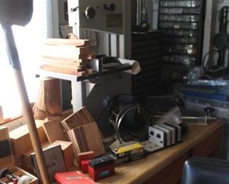 Craftsman scroll saw has been removed by the homeowner, sorry for the inconvience