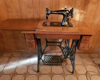 Singer Push Pedal Sewing Machine Table 