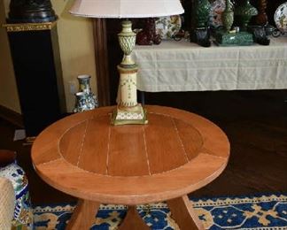 ACCENT TABLE & LAMP