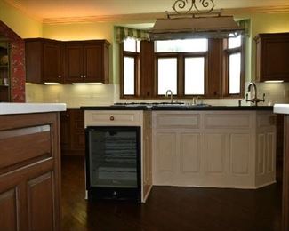 ENTIRE CUSTOM KITCHEN FOR SALE INCLUDING HIGH END APPLIANCES (KITCHEN FAUCET & COOKTOP NFS) 