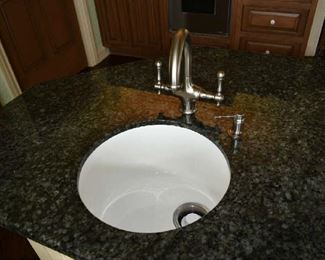 UNDER MOUNT ROUND SINK & FAUCET