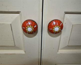 CABINET KNOBS 