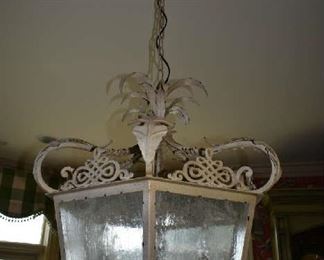 HANGING LIGHT FIXTURE IN DINING ROOM