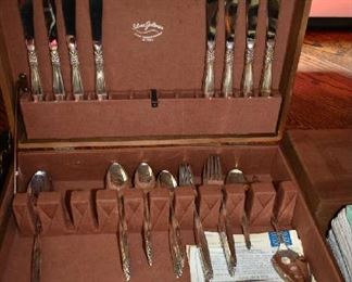 FLATWARE SET