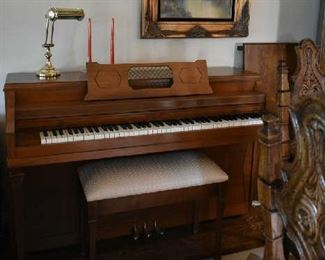 GRINNELL PIANO W/BENCH