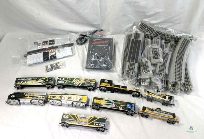Green Bay Packers Express Collection Hawthorne Village  complete train set