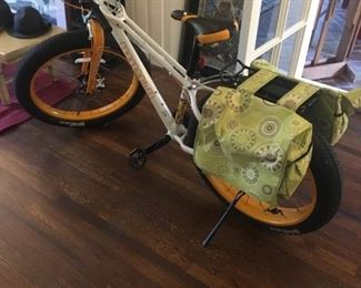 MOMENTUM FAT TIRE BIKE - 2 YEARS NEW!