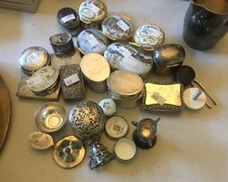 COLLECTIBLE PILL BOXES INCLUDING HALCYON DAYS ENAMELS