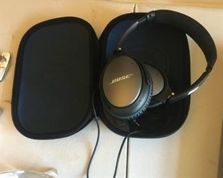 BOSE QC25 NOISE CANCELLING HEADPHONES