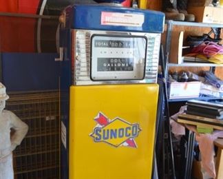 vintage Wayne gas pump, Sunoco pump globe is new