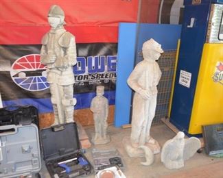 knight & Confederate soldier concrete statues