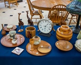 Quite a bit of wood carved items in the sale!