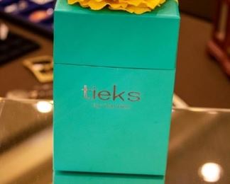 Tieks!