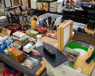 Pampered Chef, etc., electric knives (including a Saltwater Piranha), etc.