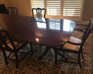 LOVELY HICKORY CHAIR DINING ROOM SET. 2 LEAVES, PADS, 6 CHAIRS