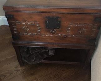 Woodbridge STORAGE END TABLE ON METAL STAND