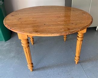 DREXEL SOLID PINE ROUND KITCHEN TABLE