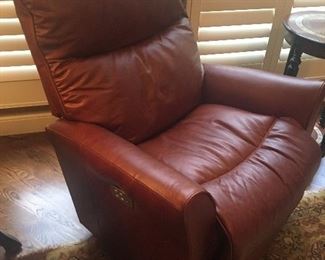 PAIR OF LEATHER LA-Z-BOY ELECTRIC ARM CHAIRS