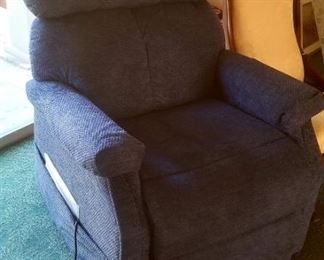 Like new power lift/recliner chair!