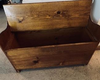  Wood storage chest/bench 