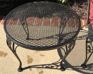 Outdoor patio set accent table