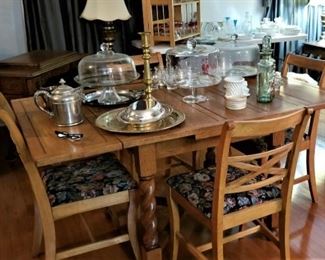 Great English pub table and chairs