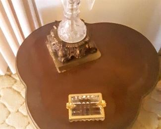 Top of  lamp table showing 3-clover design.