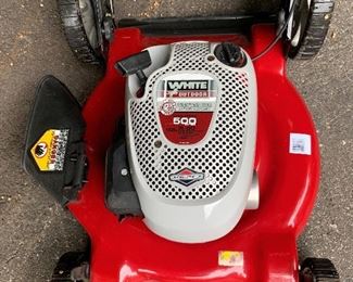 White Lawnmower Briggs & Stratton Engine