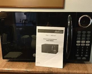 Sunbeam 0.9 cu ft Microwave Model SGB8901 https://ctbids.com/#!/description/share/227210