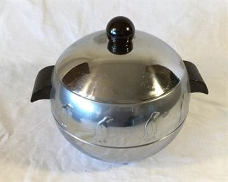 Vintage Insulated Penguin Hot & Cold Server with Lid (2Pcs) https://ctbids.com/#!/description/share/227181