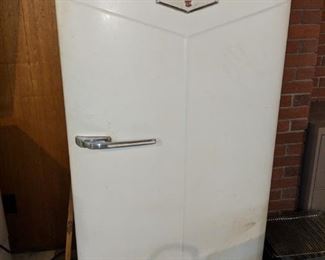 $40  vintage fridge