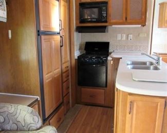 Beautiful kitchen, full size fridge in Camper!