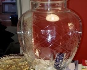 Beautiful Serving set with 8 cups