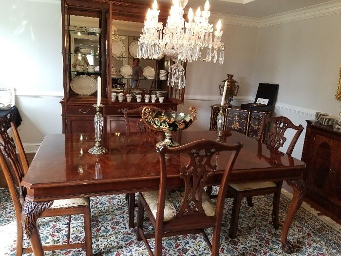 Dining Room Set, Table with 8 chairs and 2 leaves, matching china cabinet 
