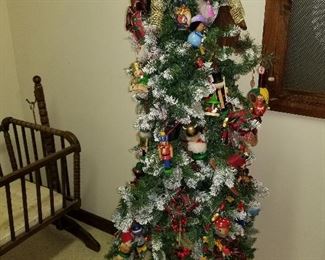 Christmas Tree, Pre decorated 