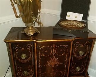 John Widdicomb,   Painted chest. 