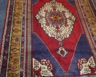 Persian hand knotted rug (5’8 x 9’6)