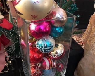 Vintage Christmas Ornaments, Figurines to And more. 200+ Christmas Trees (Feather, Vintage Aluminum to Foil and others). Vintage Celluloid ornaments, Kringle ornaments.