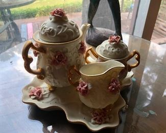 Tea set made of cake frosting