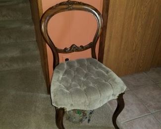 Cute side chair