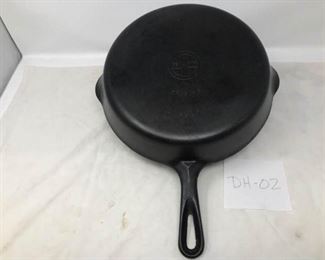 Griswold No 8 Cast Iron Skillet I of IV