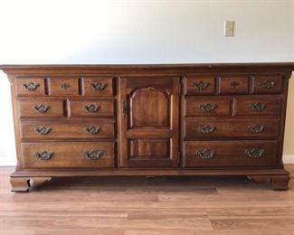 King Size Bedroom Set - Headboard, 2 Nightstands, Dresser https://ctbids.com/#!/description/share/222866