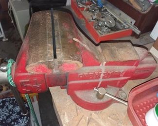 5 1/2" vise with anvil