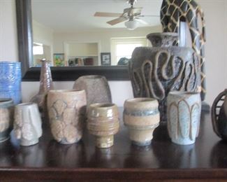 Wonderful collection of NEWCOMB pottery by the deceased: Robin de Armas, made at Newcomb in the late 1950s